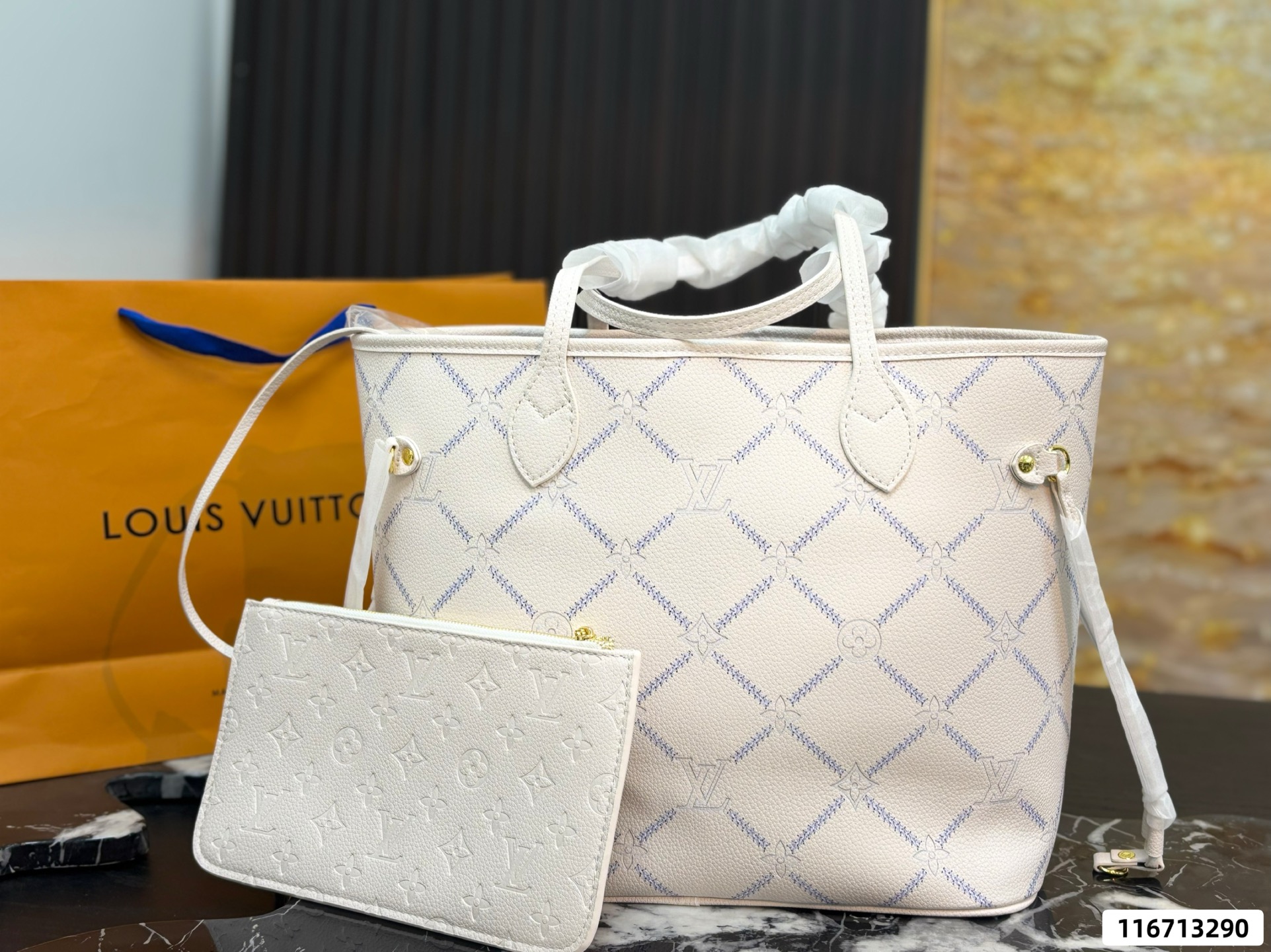 Lv onthego Shopping Bag - Image 1