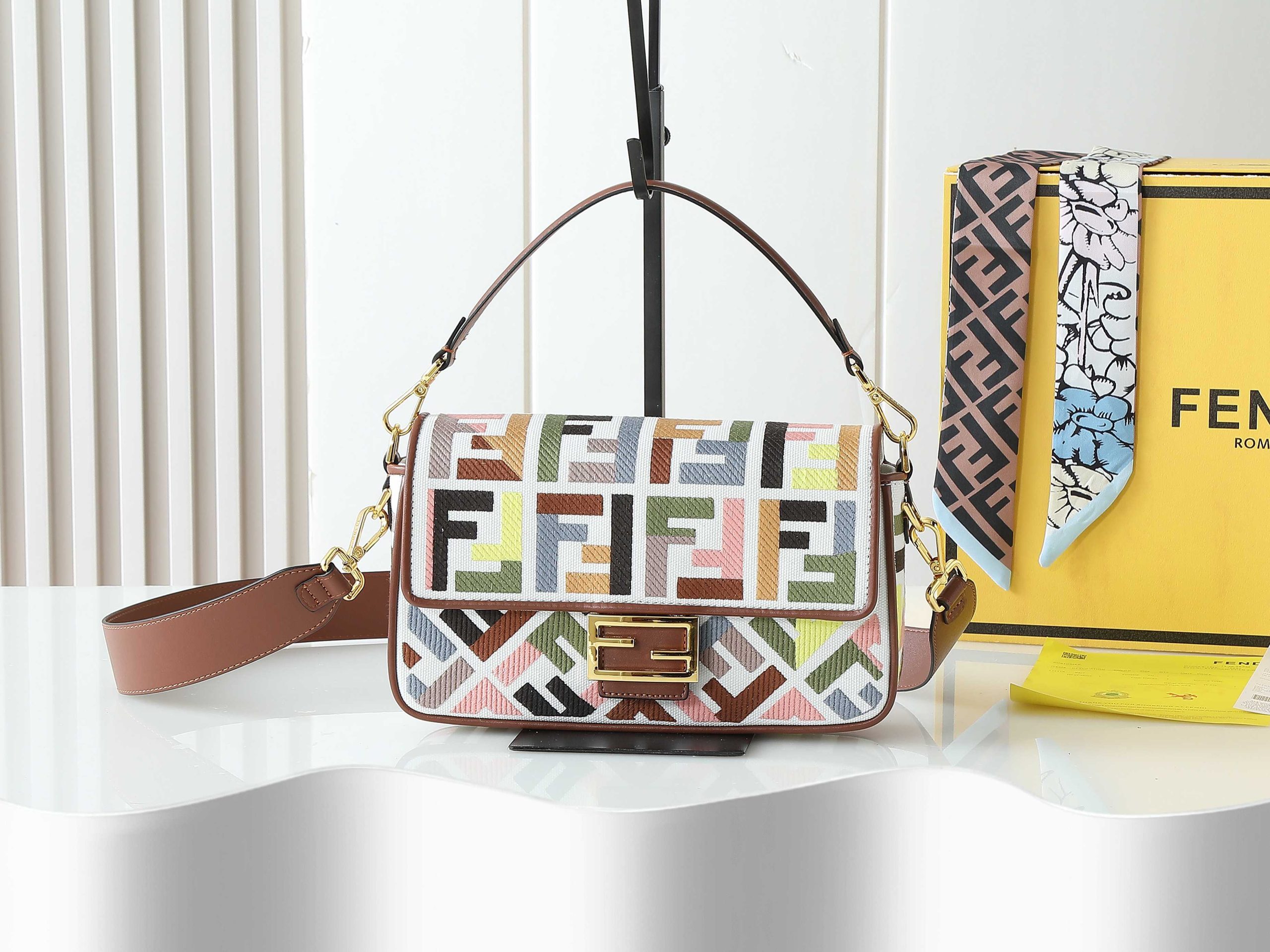 Fendi Baguette Multicolour Canvas Bag - Image 2