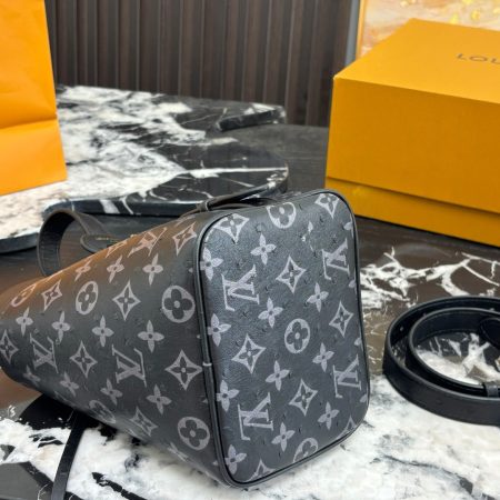 LV AII IN BB25ss Bucket Bag - Image 8