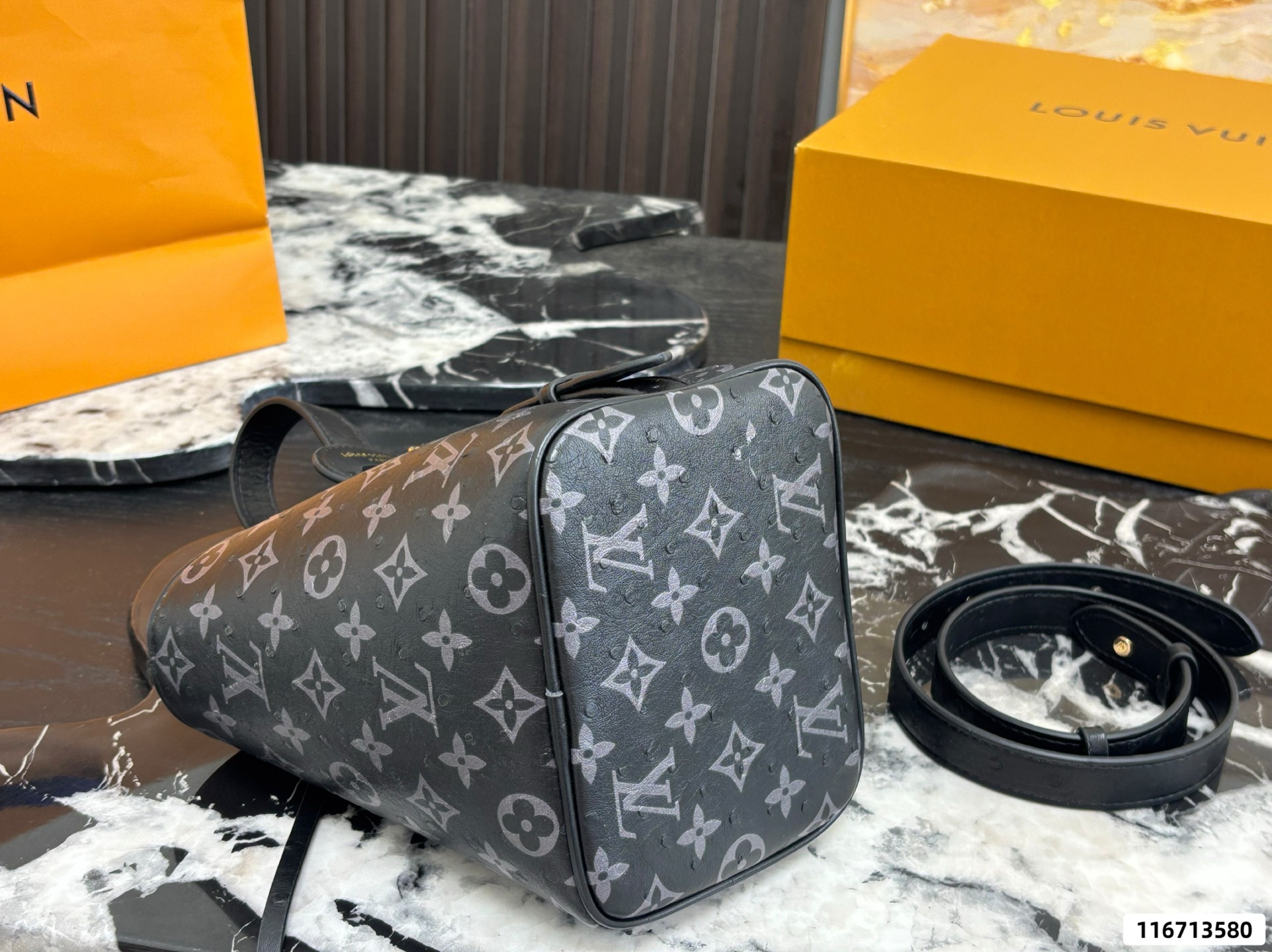 LV AII IN BB25ss Bucket Bag - Image 8