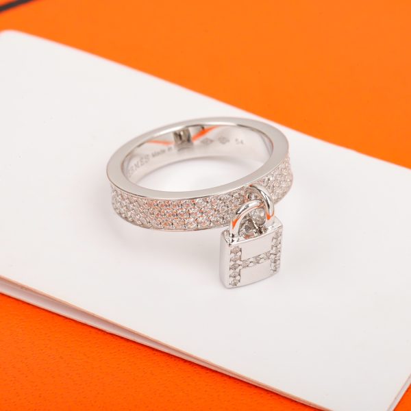 Kelly Lock Ring