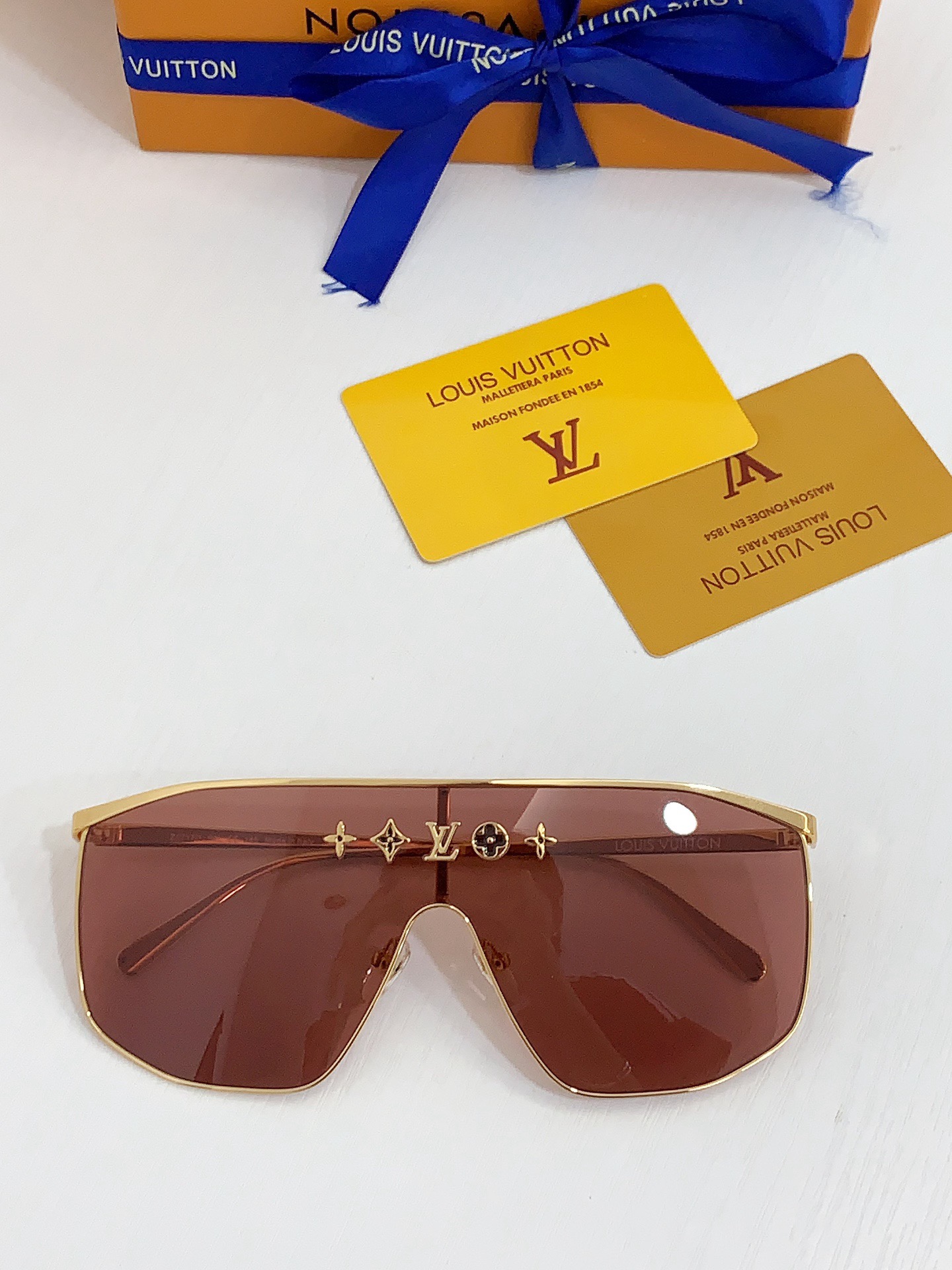 LV Fashionable Sunglasses - Image 6