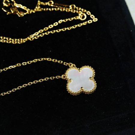 Van Cleef&Arpels VCA Vintage Alhambra Pendant, Mother-of-pearl Necklacce - Image 6