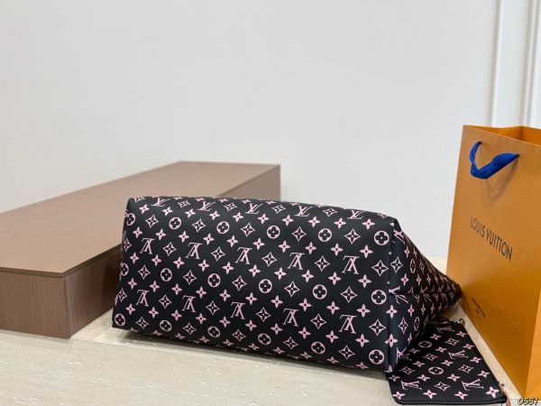 LV's New Tote Bag