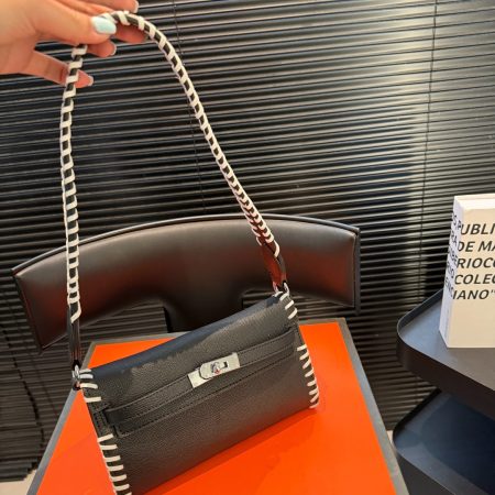 Hermès Kelly To Go Handbag in Elephant Gray - Image 6