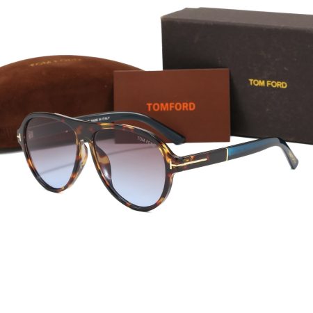 Tom Ford Fashionable Sunglasses - Image 3