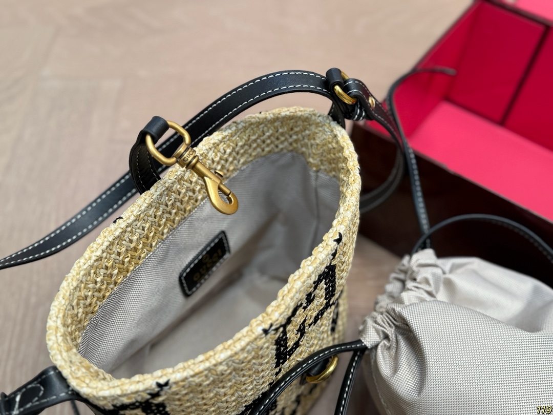 Gucci Mini Woven Bucket Bag - Image 7