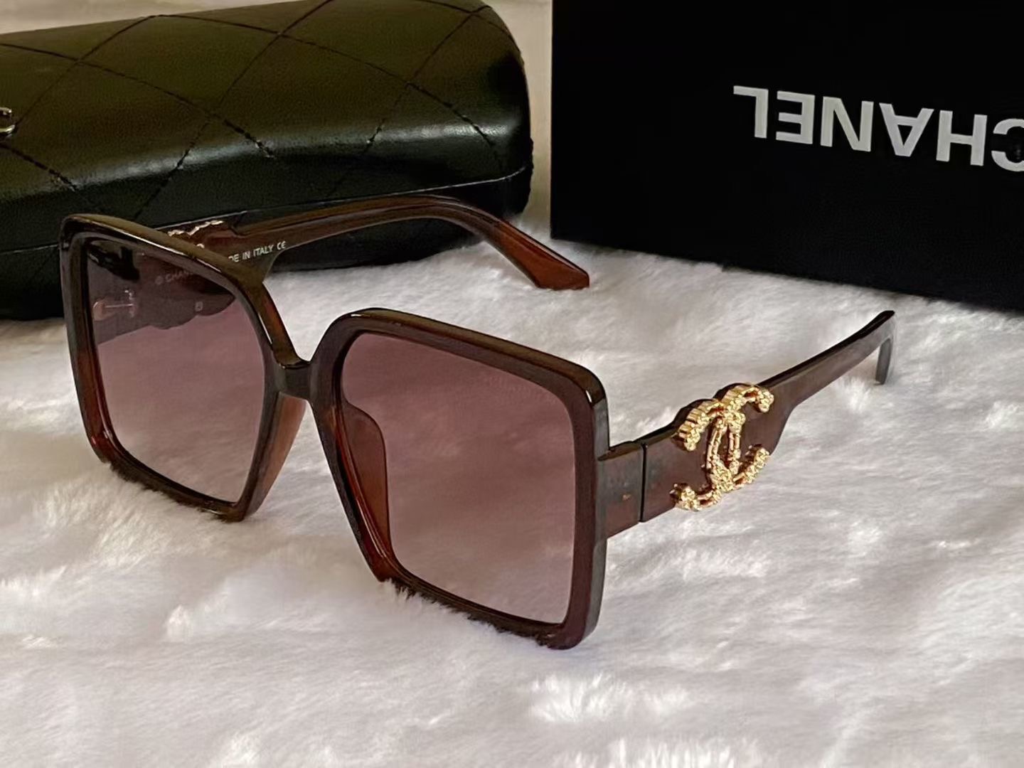 Chanel Fashionable Sunglasses - Image 5