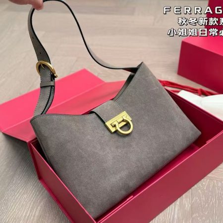 Ferragamo Shoulder Bag - Image 4
