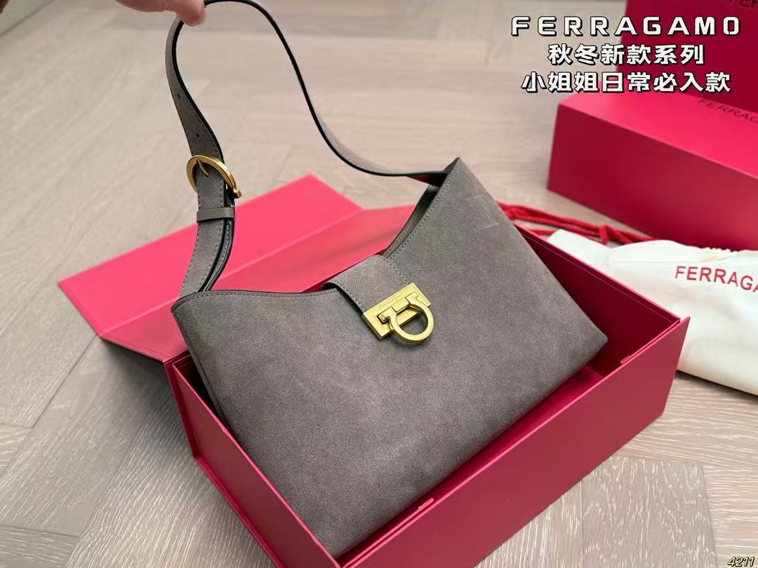 Ferragamo Shoulder Bag - Image 4