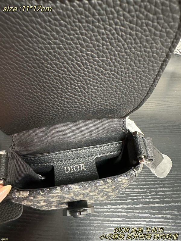 Dior Oblique GrainedCalfskin Vertical Saddle Bag