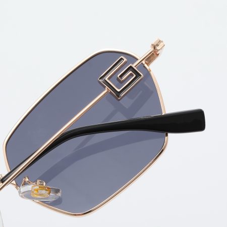 Gucci Fashionable Sunglasses - Image 9