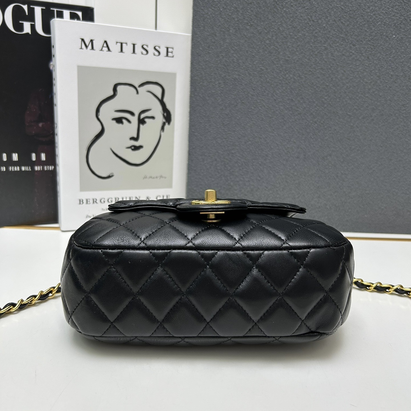 Chanel coco Leather Handle Shoulder Crossbody Bag - Image 3