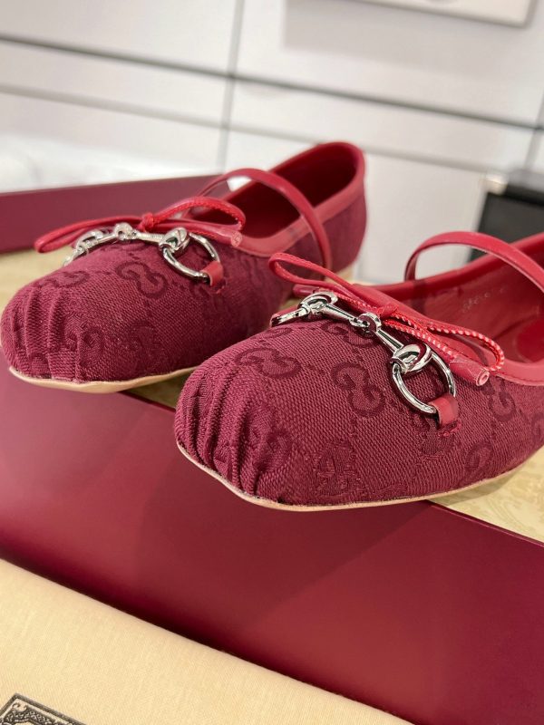 Gucci Ballet shoes with a bow and square toe