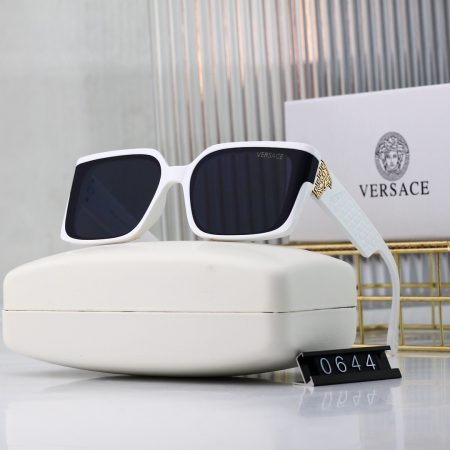 Versace Fashionable Sunglasses - Image 2