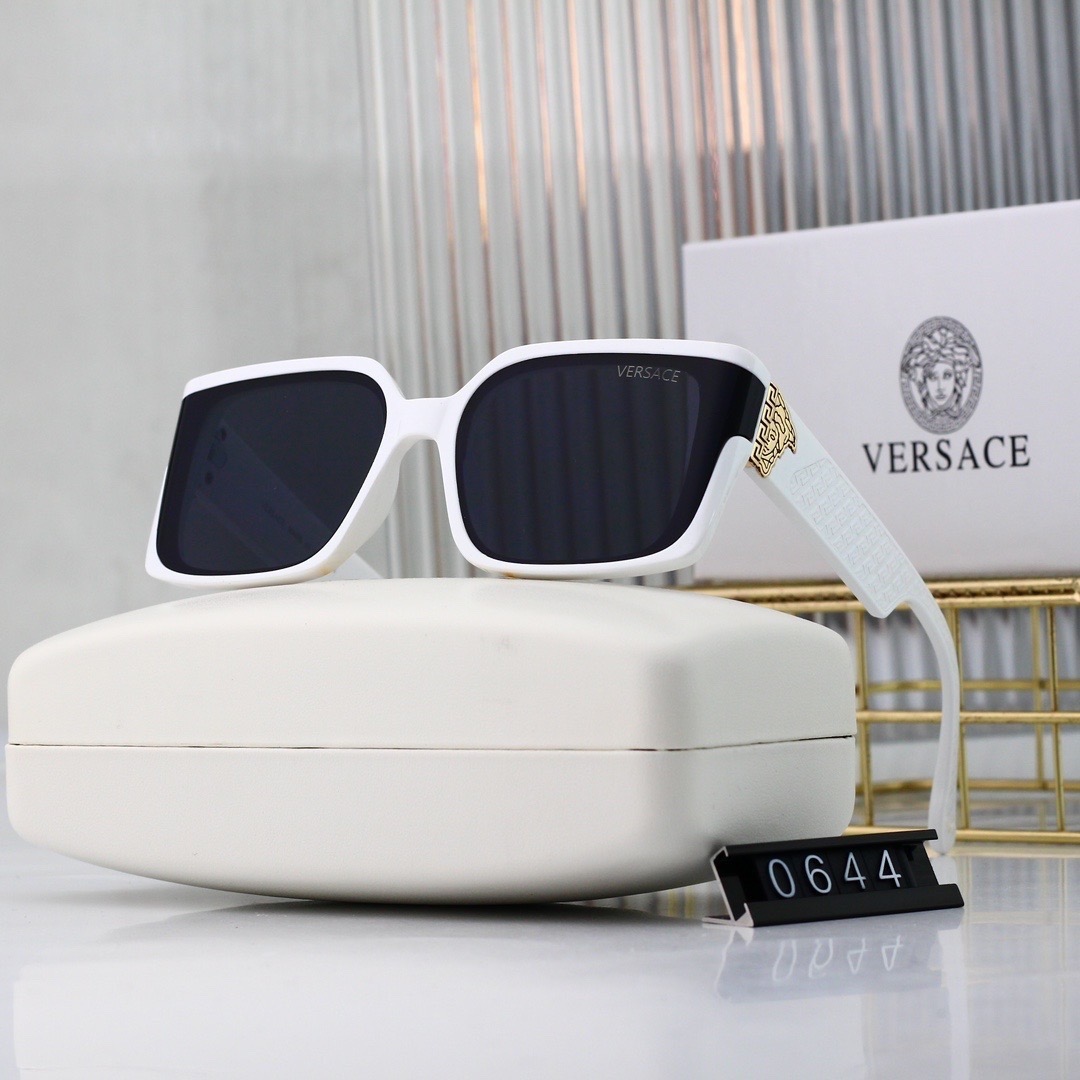 Versace Fashionable Sunglasses - Image 2