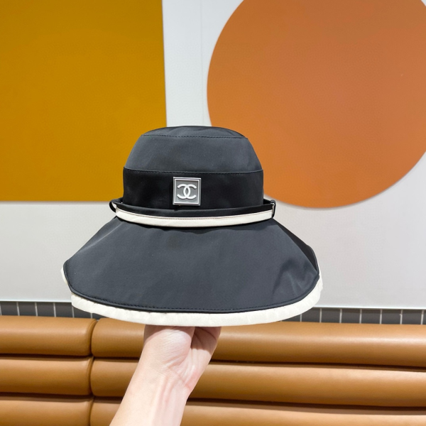 Chanel Wear a Double-sided Windproof Sun Hat Sunhat
