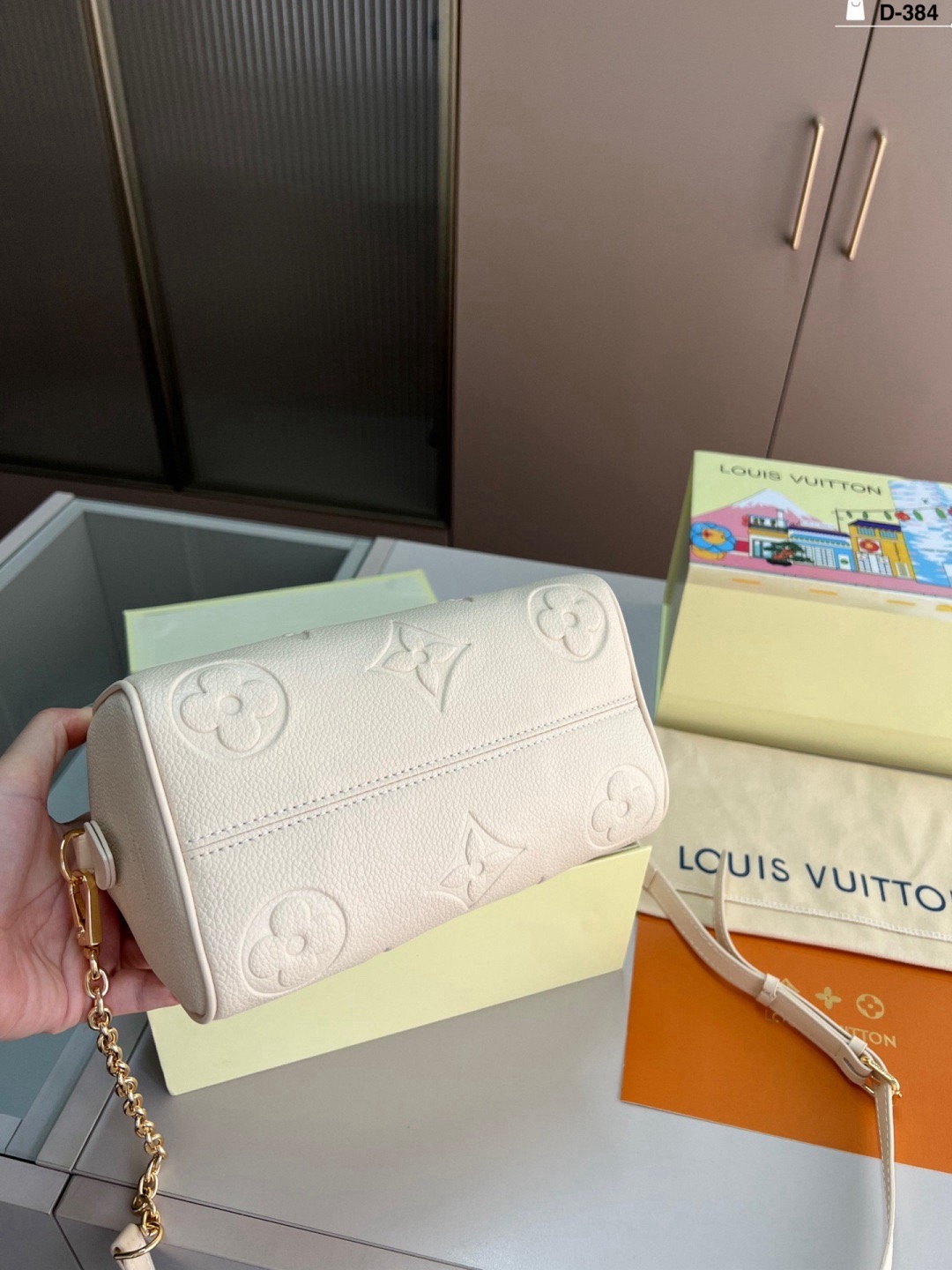 LV Speedy 20 Handbag - Image 9