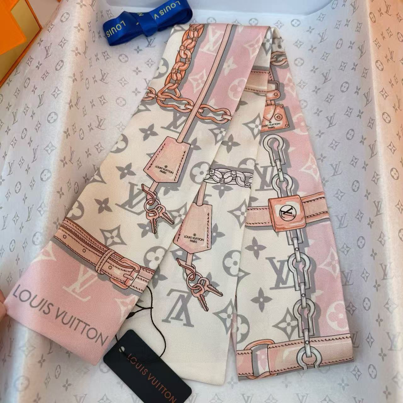 LV scarf - Image 1