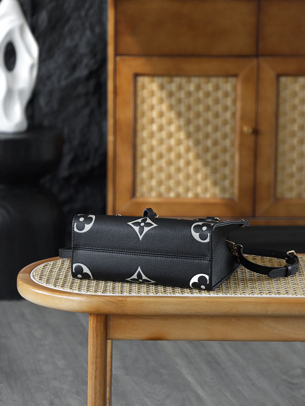 LV OnTheGo PM Bicolor Monogram Empreinte Bag - Top Quality - Image 4