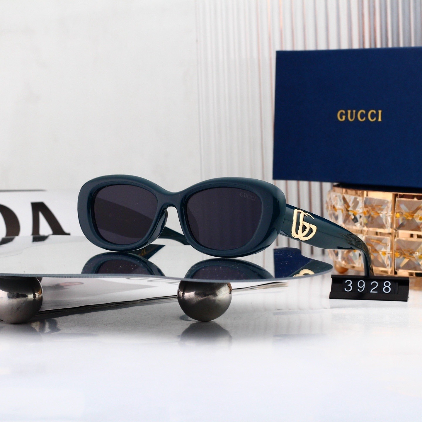 Gucci Fashionable Sunglasses - Image 5