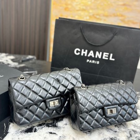 Chanel Quilto 2.55 Shoulder Bag - Image 12