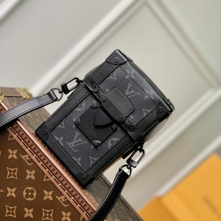 Vertical Trunk Wearable Wallet M82077