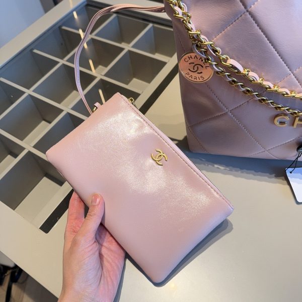 CHANEL 22 SMALL HANDBAG Calfskin & Gold Metal Pink