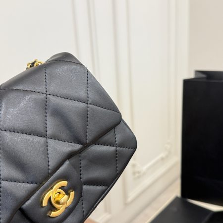 Chanel Pearl Large Mini Quilto Bag - Image 5