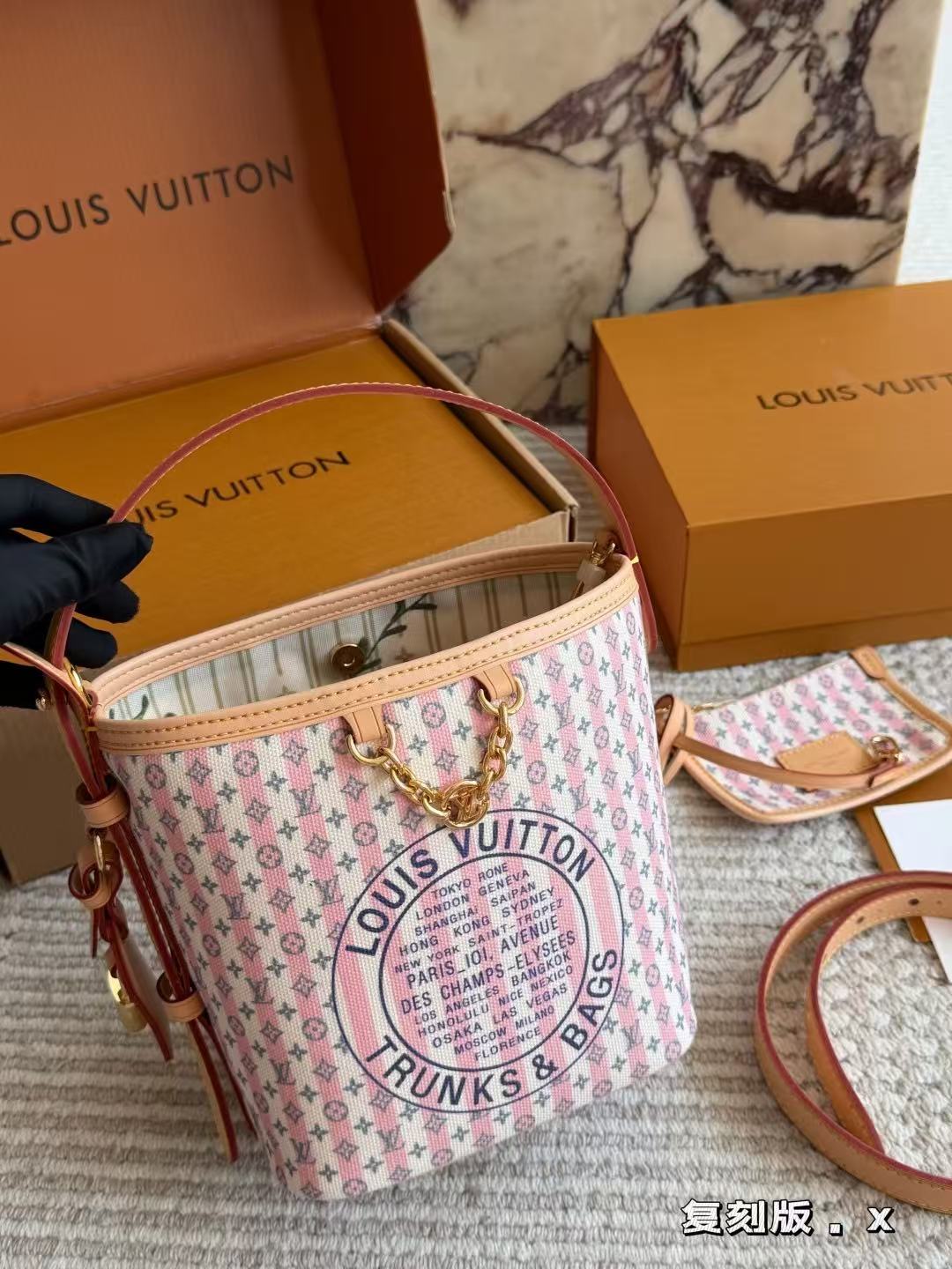 LV Allinbb Bucket Bag - Image 1