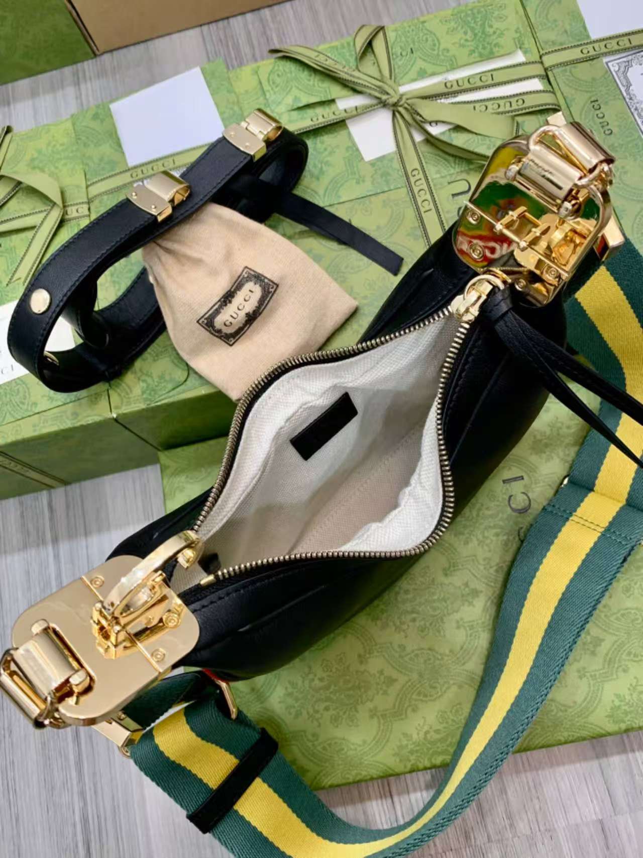 Gucci Attache Small Shoulder Bag - Image 12