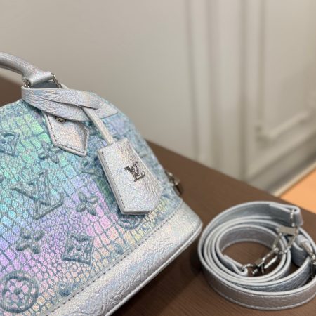 LV's New Shell Bag - Image 6