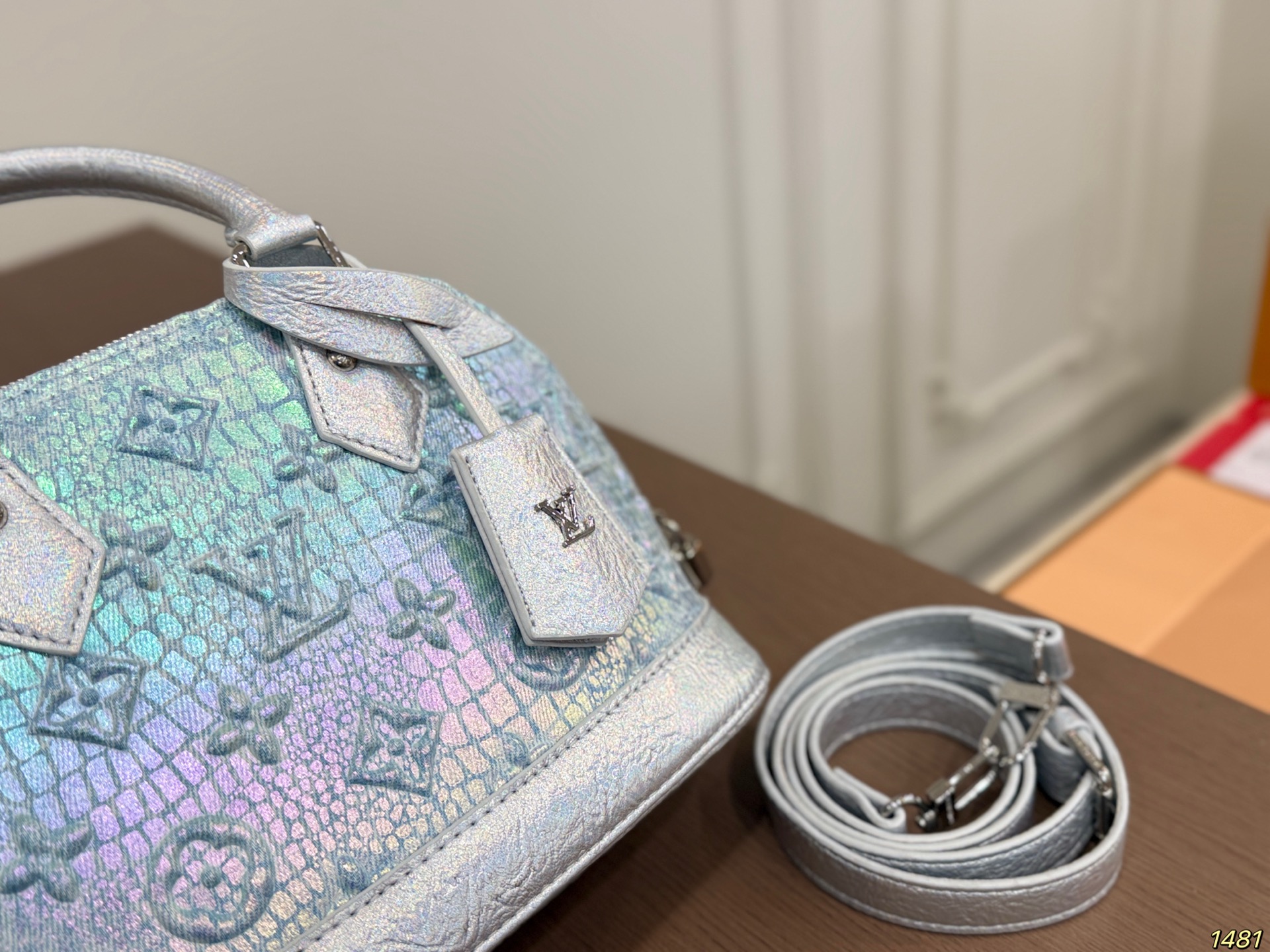 LV's New Shell Bag - Image 6