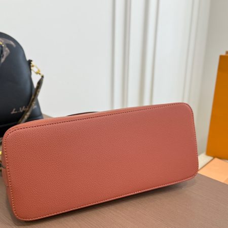 LV's New Shell Bag - Image 5