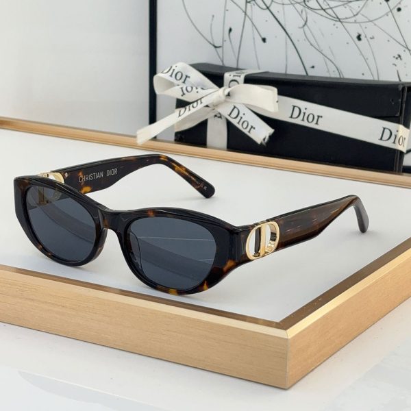 Dior The Hollow Logo of The Mirror Leg  sunglasses Top quality