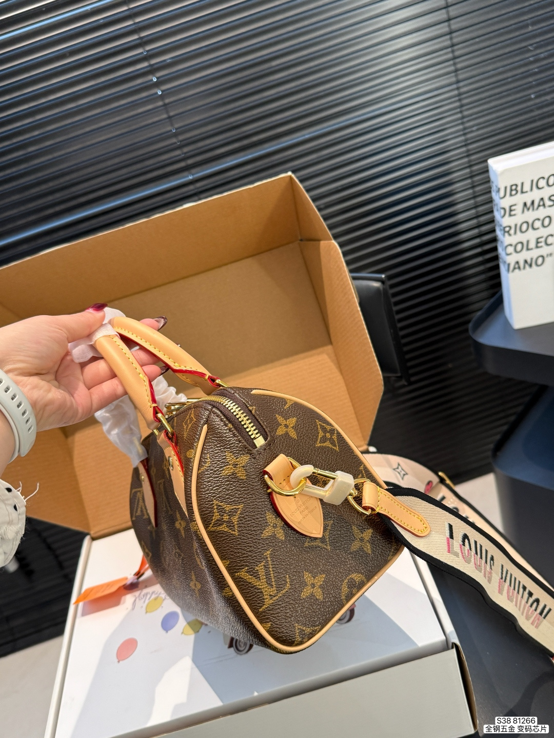 LV Speedy Bandoulière 20 Monogram Bag - Image 5