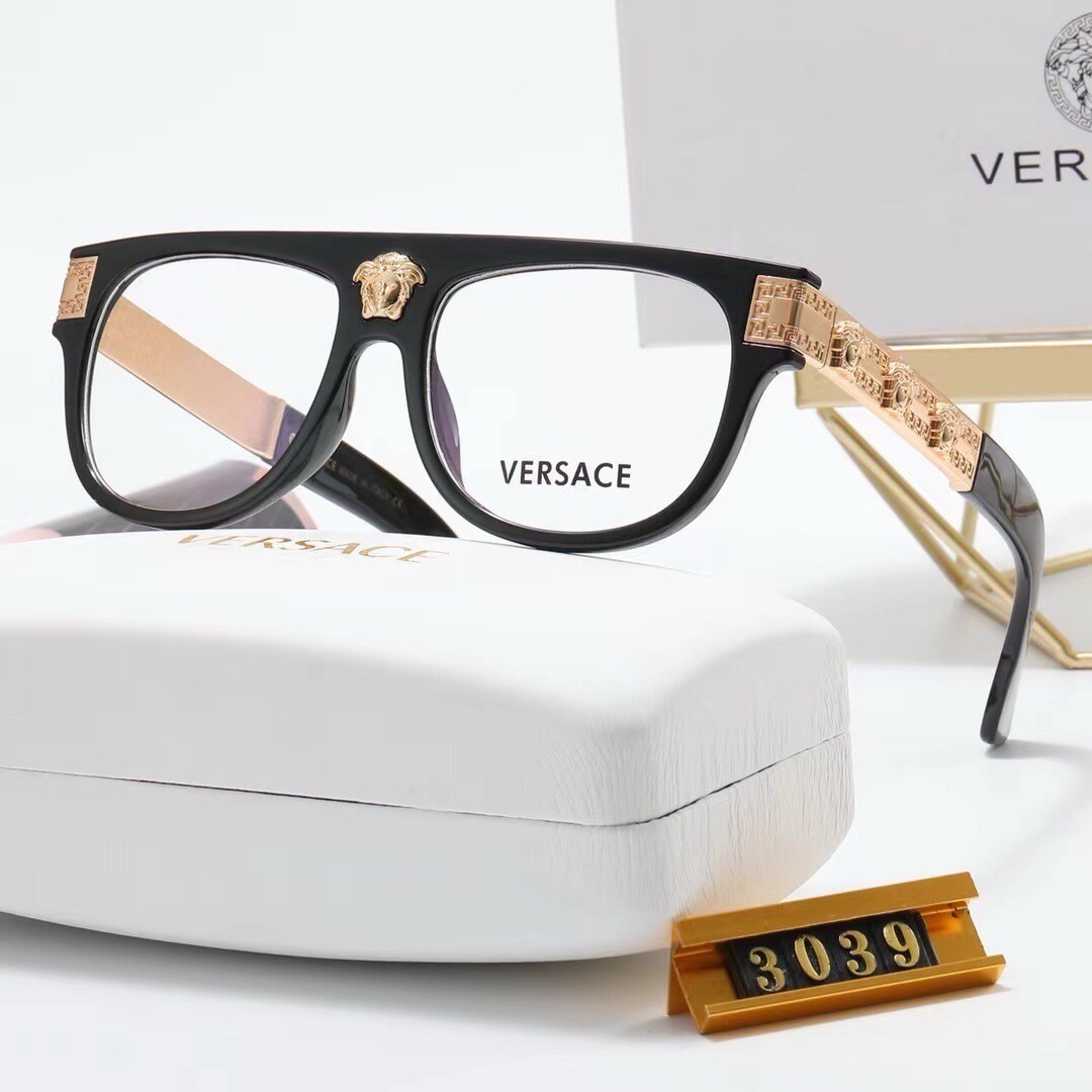 Versace Fashionable Sunglasses - Image 3