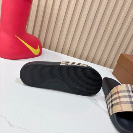 Burberry Summer Plaid Slippers - Image 5