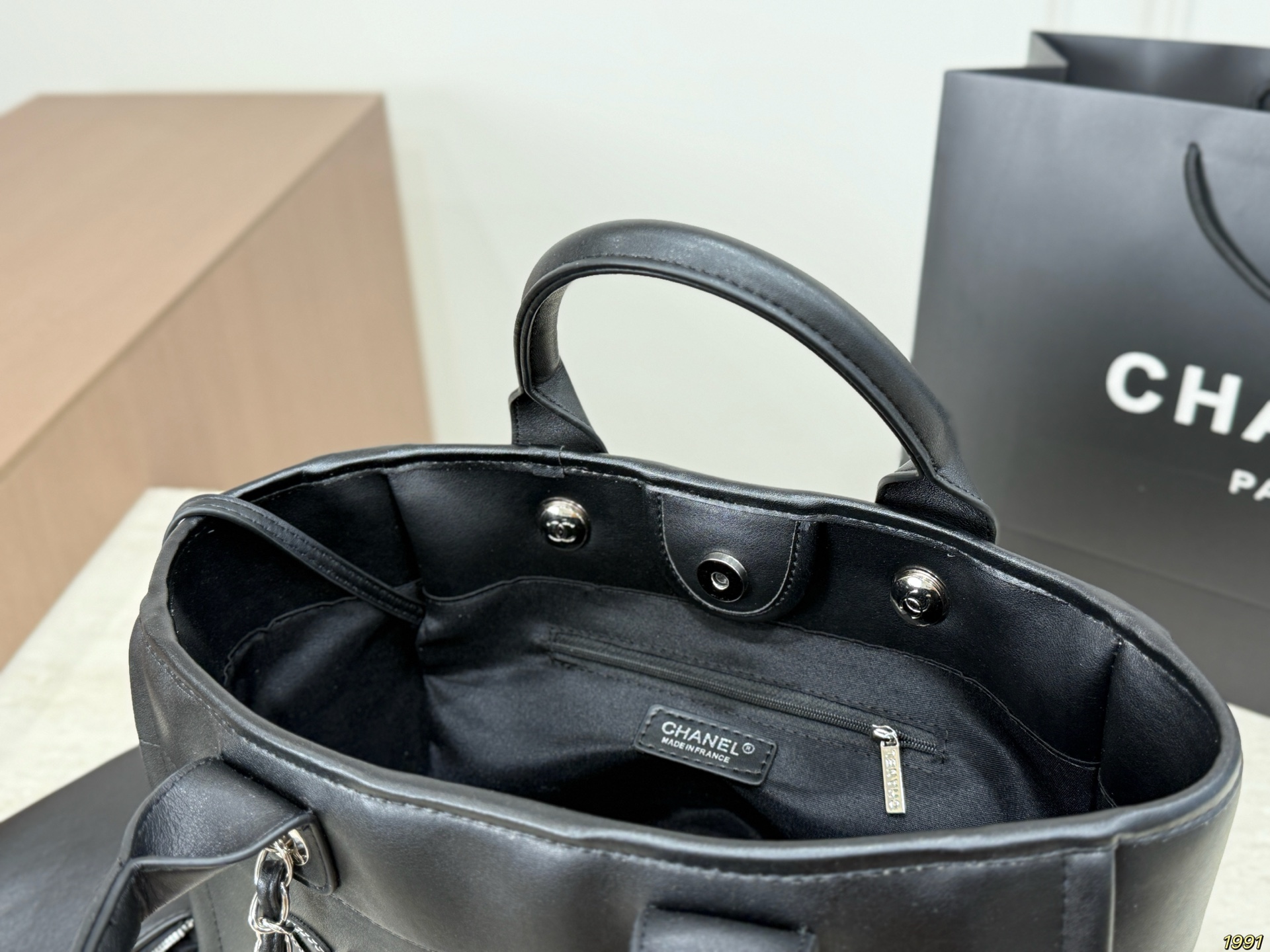 Chanel New Beach Tote Bag - Image 10