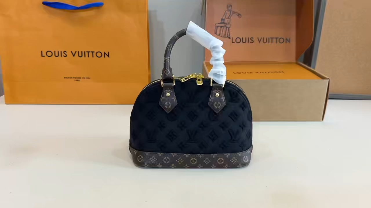 Lv Teddy Shell Bag - Image 1