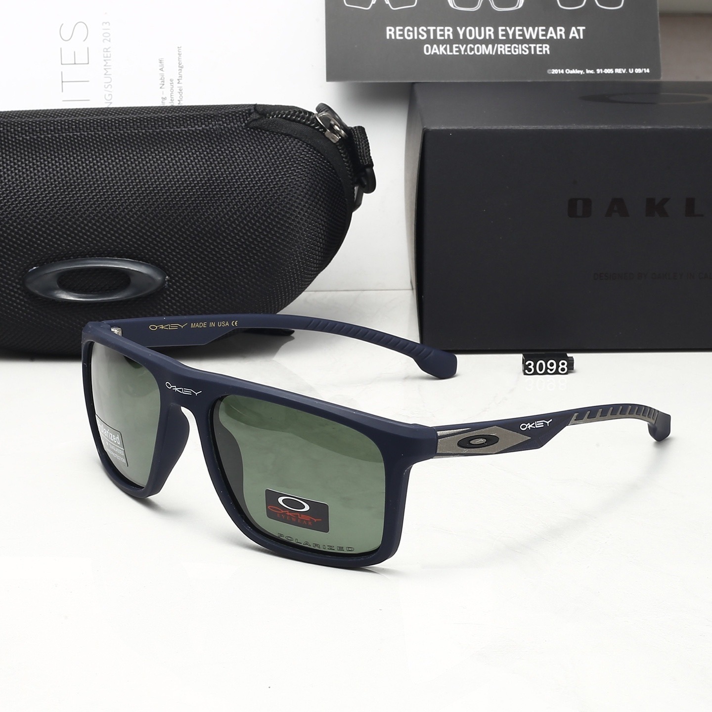 Oakley Fashionable Sunglasses - Image 3