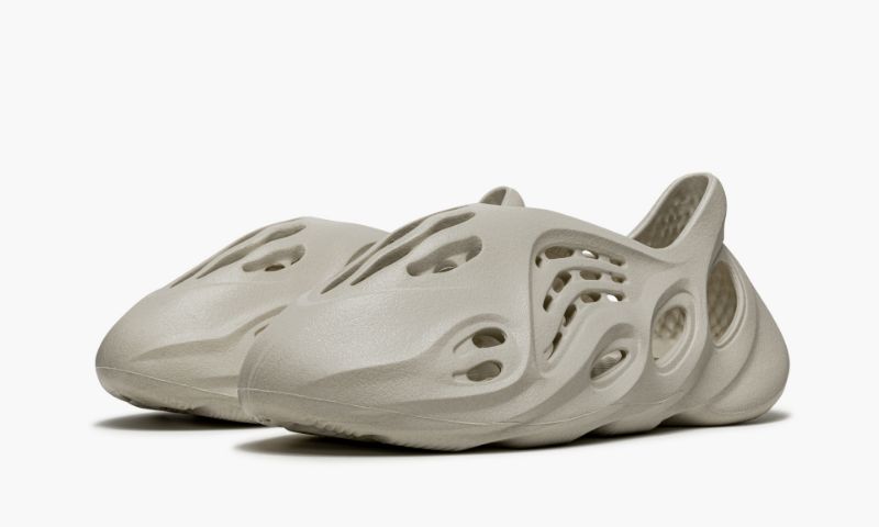 Yeezys Foam Runner “ Sand" - Image 2