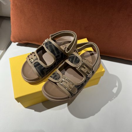 Fendi Children's Shoes - Image 7