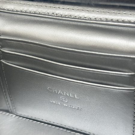 Chanel Quilted Vanity Makeup Box - Image 8