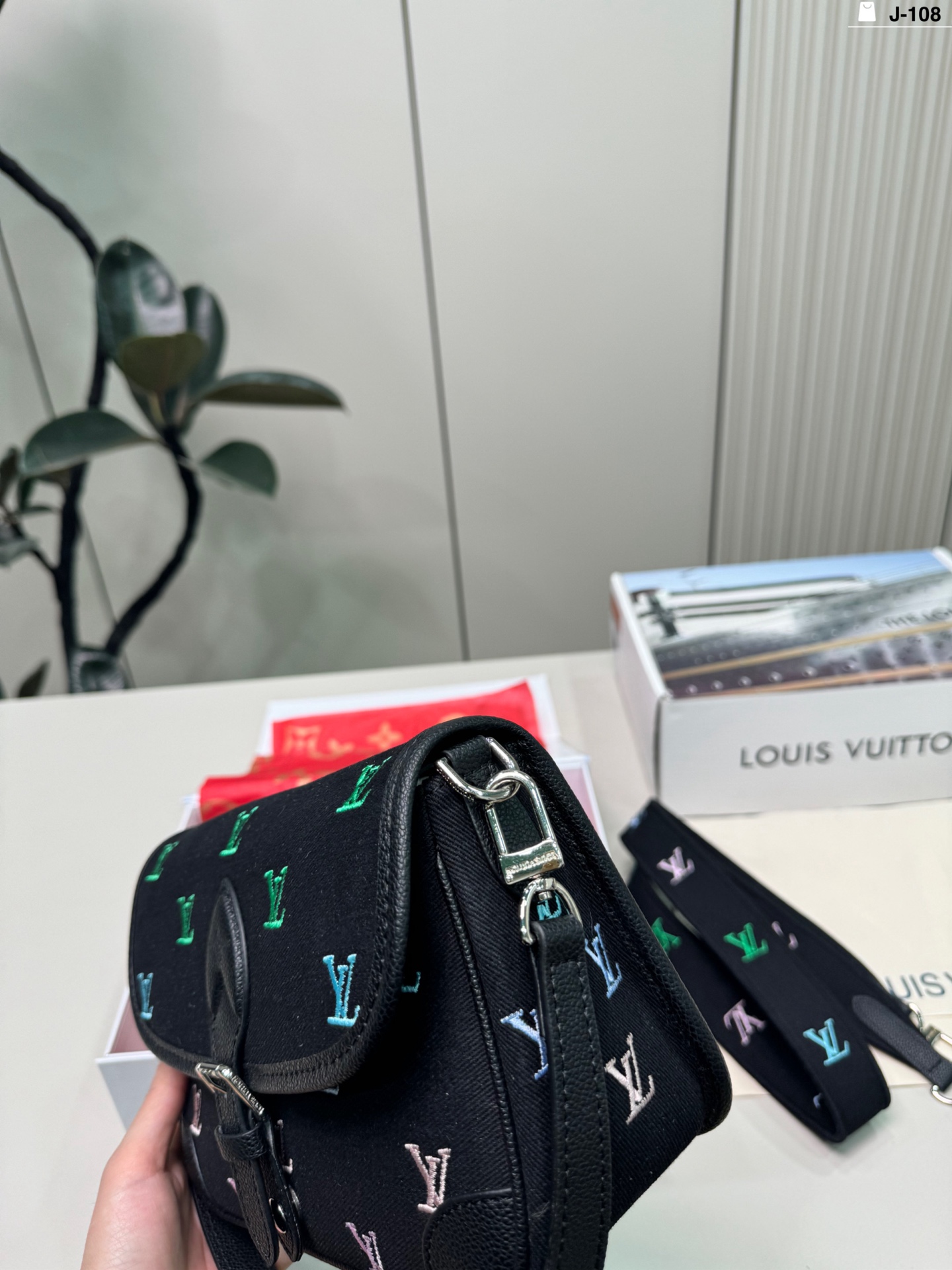 LV Diane Bag - Image 6
