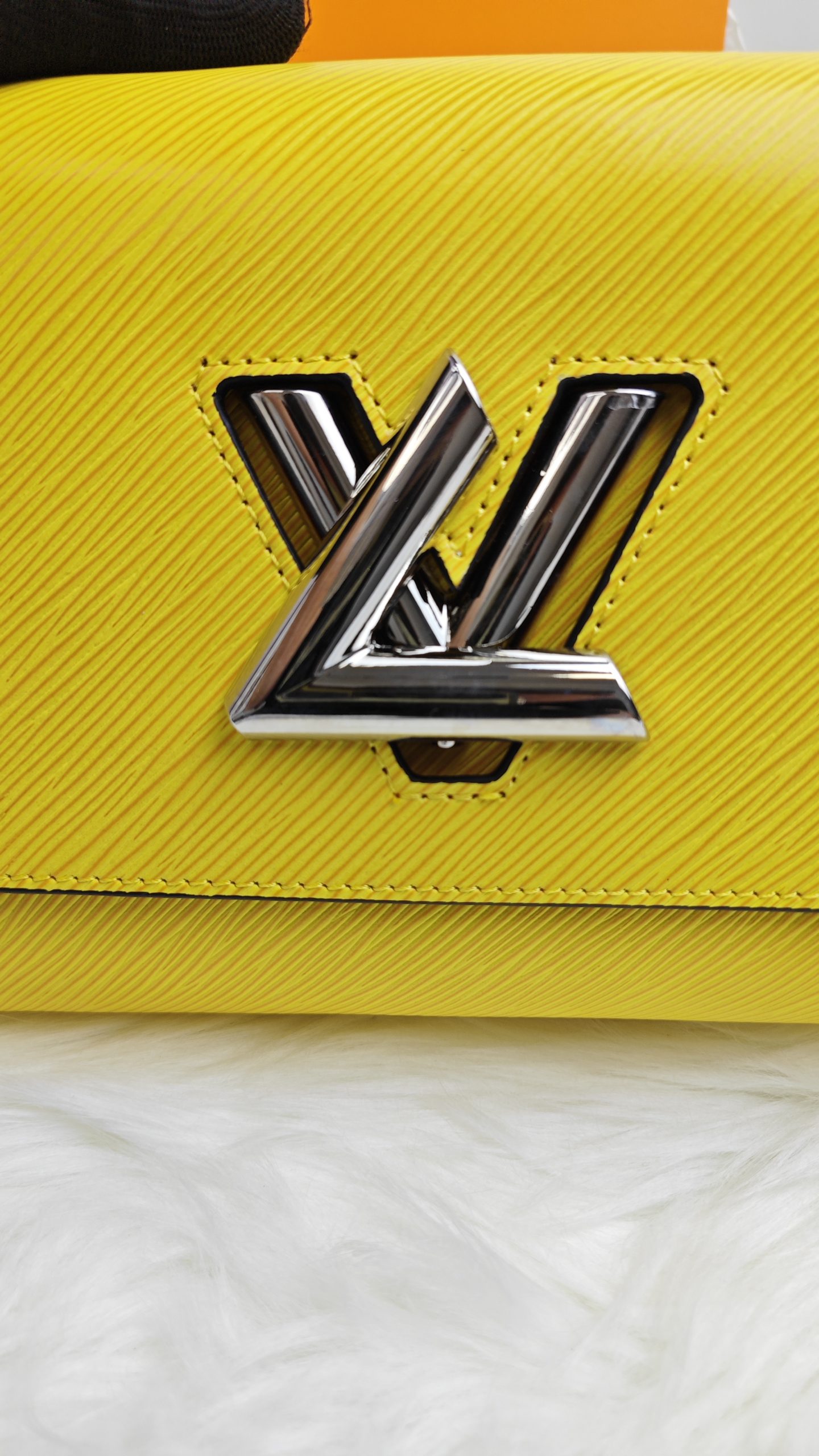 LV Twist MM Epi Leather Women Handbags - Image 7