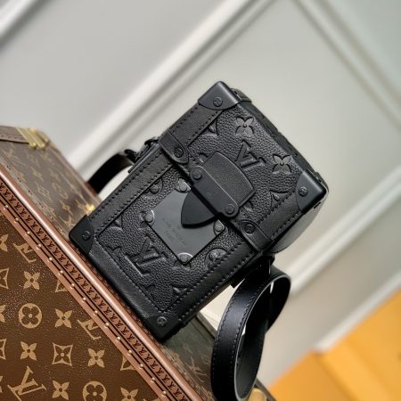 Vertical Trunk Wearable Wallet M82070