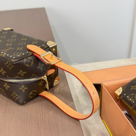 LV Locker Dopp Kit Trunk Monogram Bag - Image 7