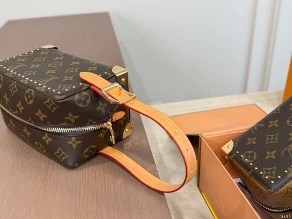 LV Locker Dopp Kit Trunk Monogram Bag