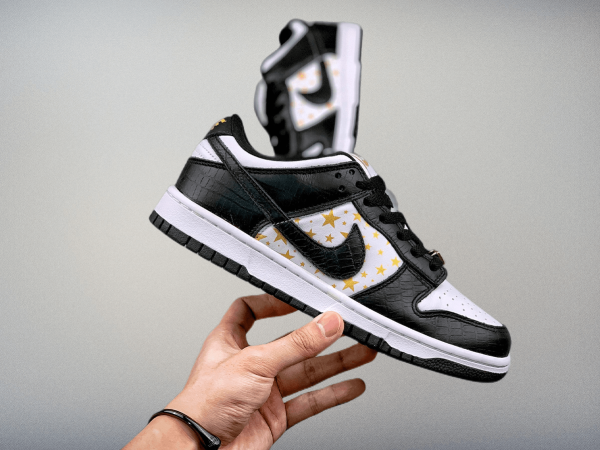 Superme x Dunk SB Low “ Black Stars"